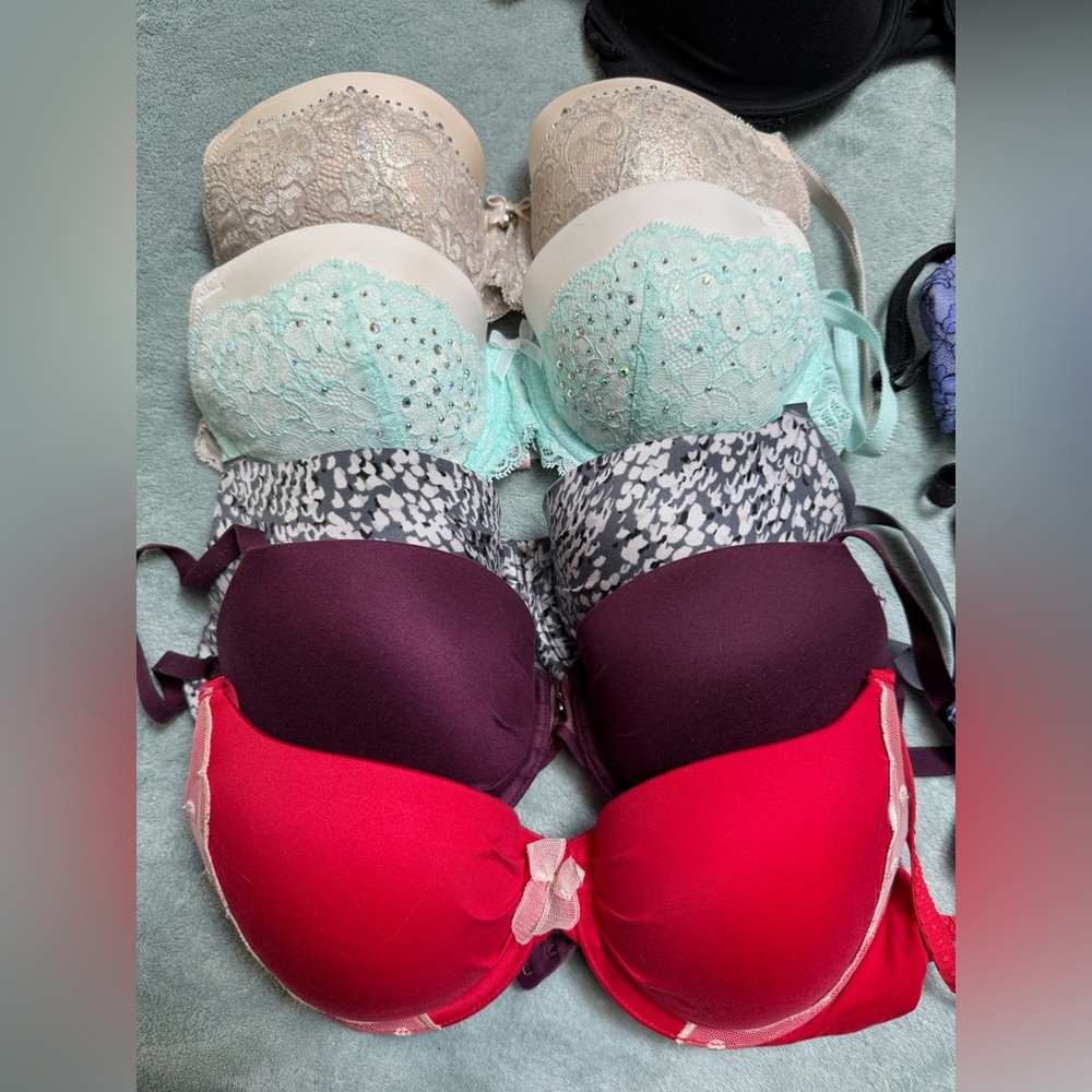 Victoria’s Secret Bras, 34C - Picture 2 of 4